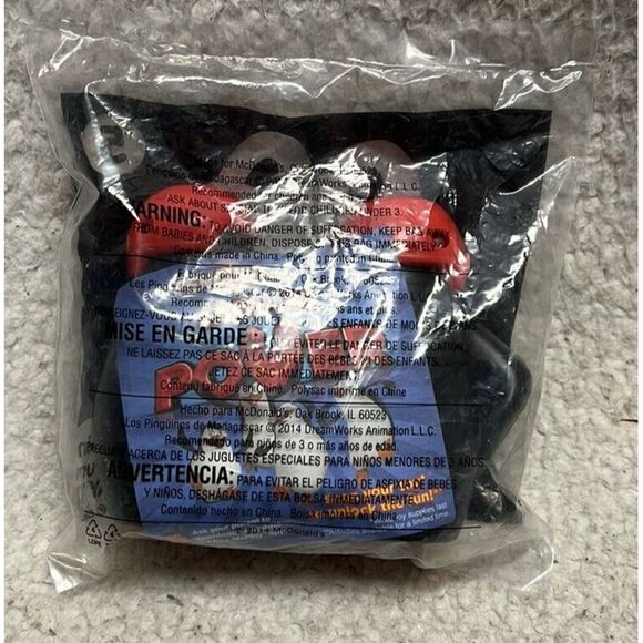 Penguins Of Madagascar Happy Meal Toy 2014 Penguin Binoculars #5 NIP - Picture 2 of 2